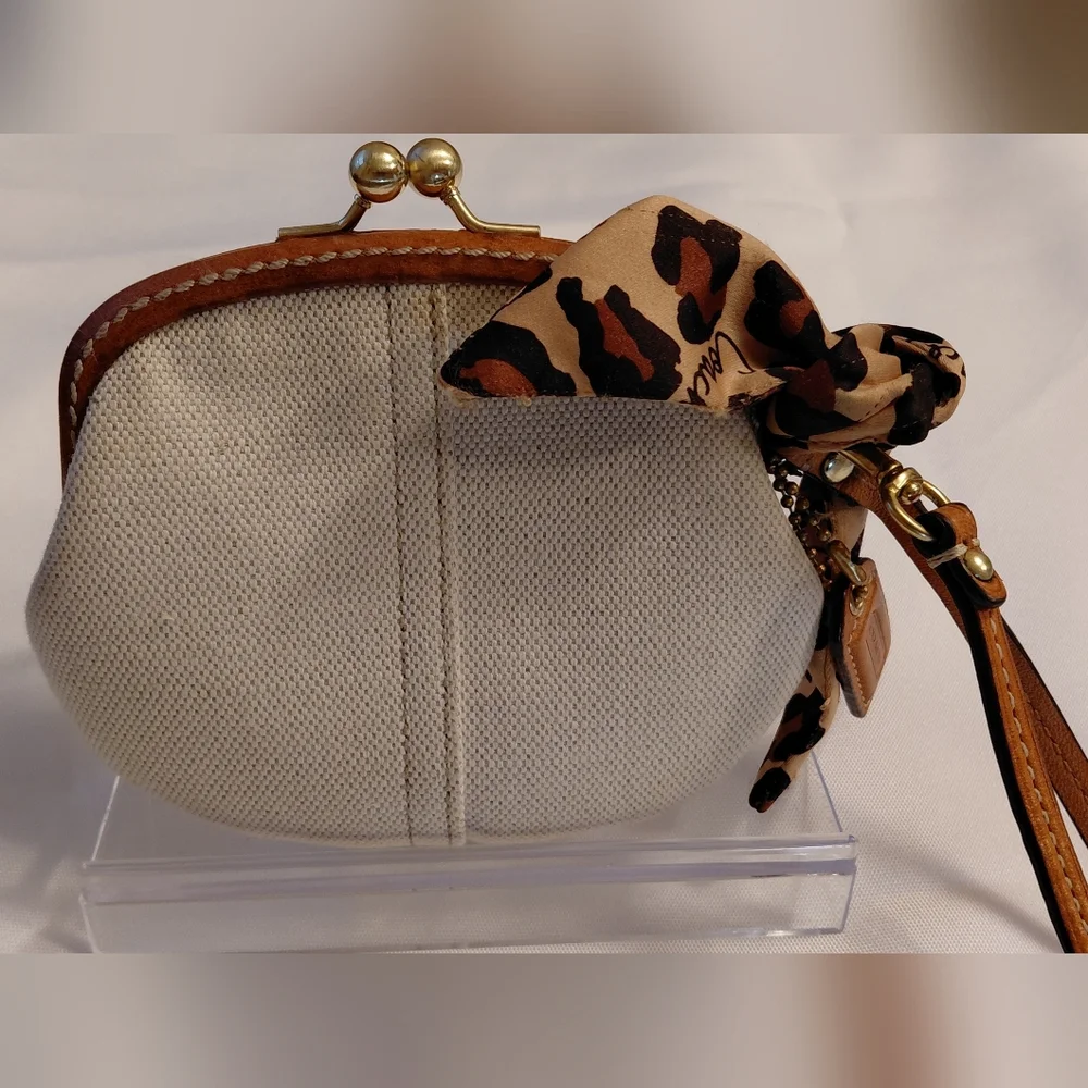 Coach Kisslock 💋 - Picture 7 of 14